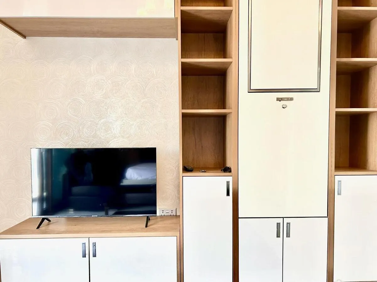 דובאי Homes2Retreat - Glamz Haven Stylish Studio With Balcony