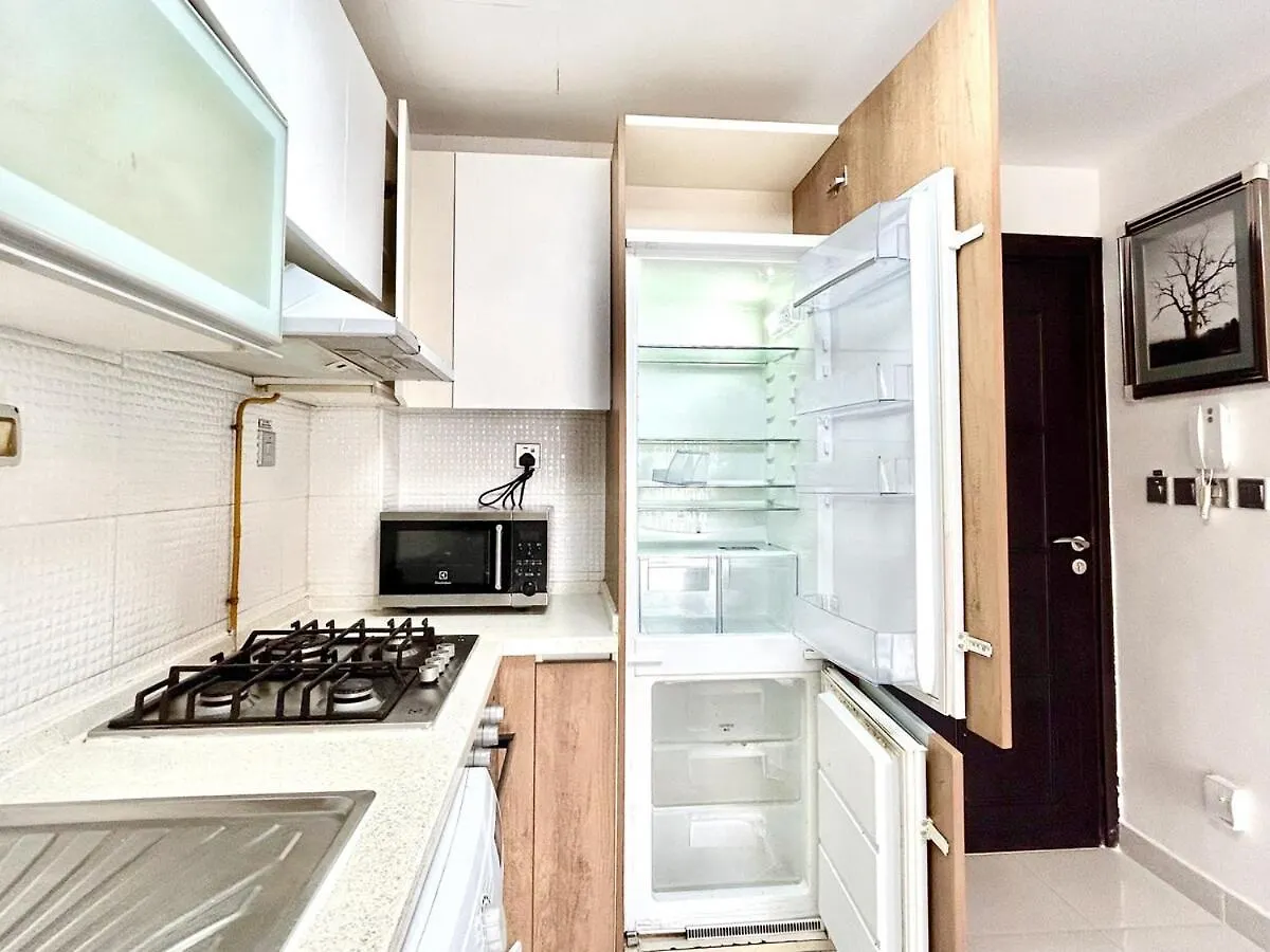Homes2Retreat - Glamz Haven Stylish Studio With Balcony Dubai Apartment