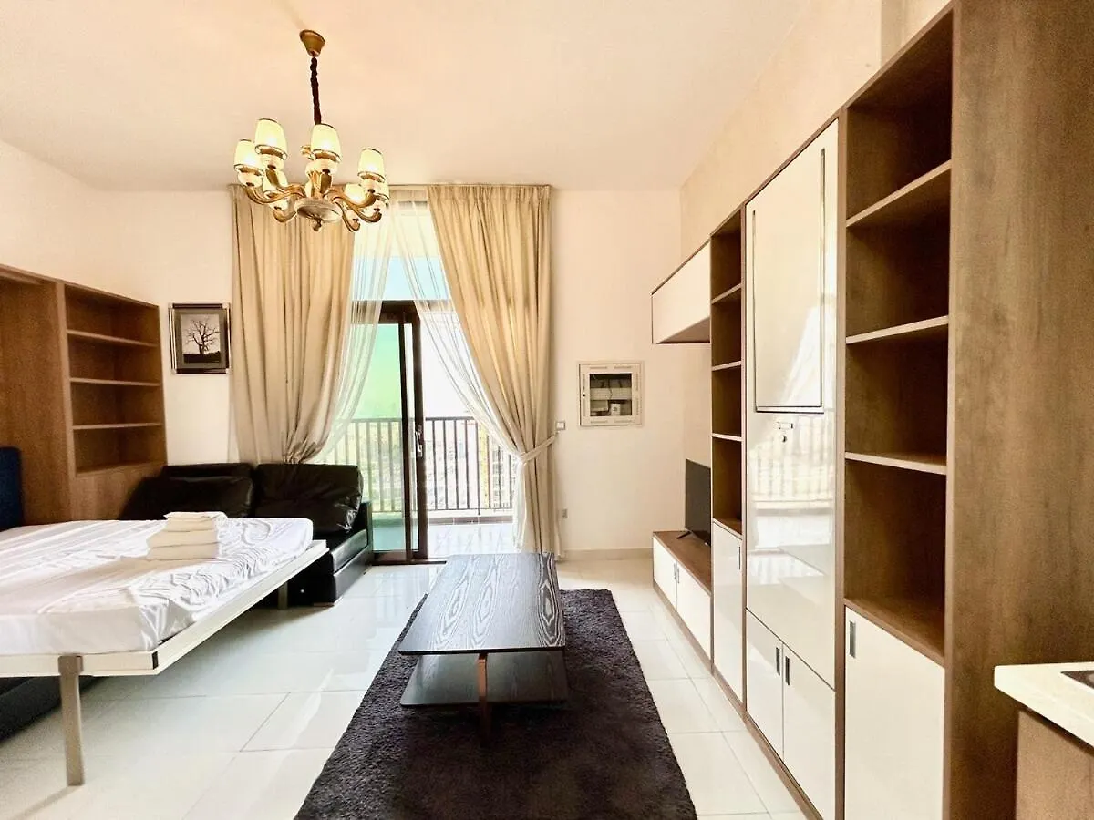 Homes2Retreat - Glamz Haven Stylish Studio With Balcony Dubai